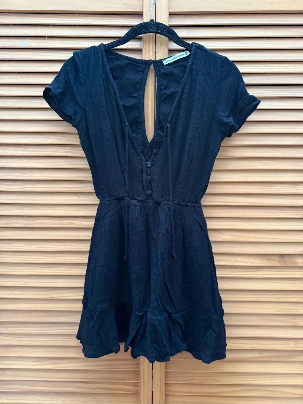 Abercrombie & Fitch Black Short-Sleeve V-Neck Mini Dress size XS